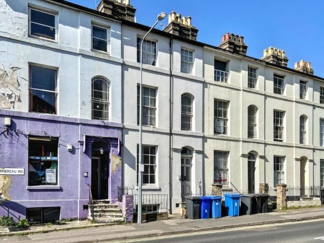Studio for sale in Key Street, Suffolk