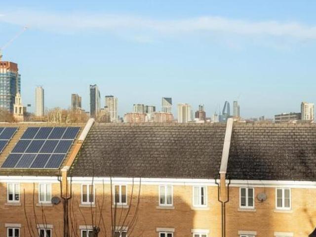 Flat for sale in Peckham, Greater London