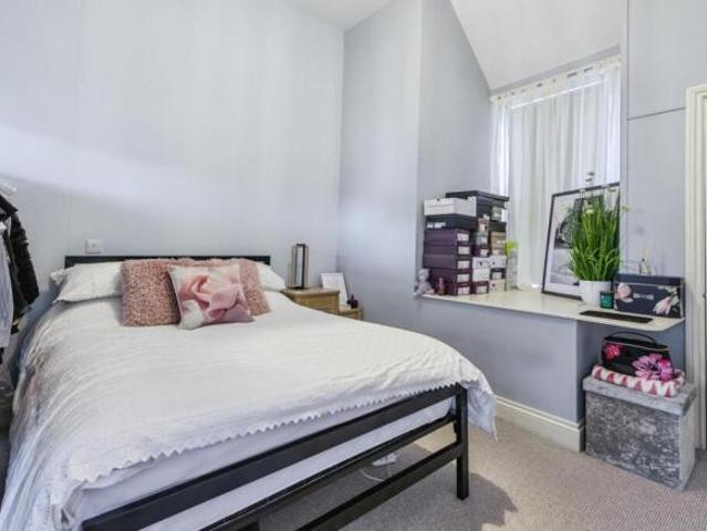 Flat for sale in Follaton, Strode