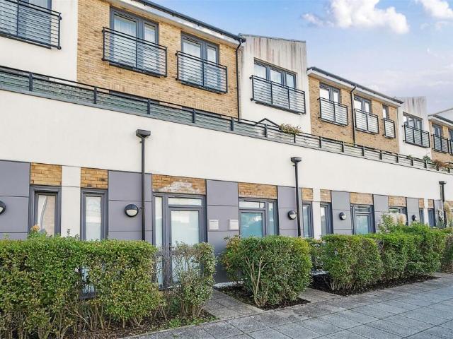 Studio for sale in West Drayton