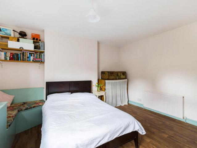 Studio for sale in Cat Hill