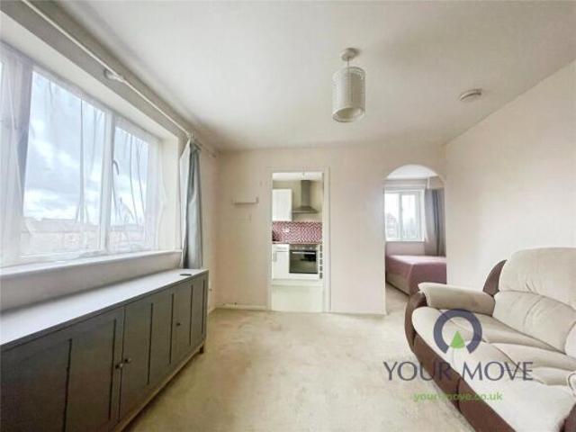 Flat for sale in North Watford, Hertfordshire