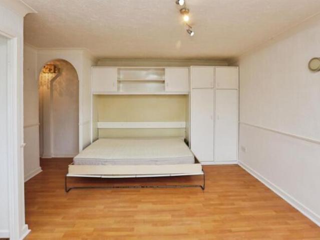Flat for sale in Hampton Park, Southampton