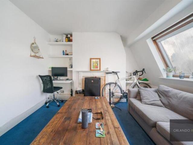 Studio for sale in Clapham, Greater London