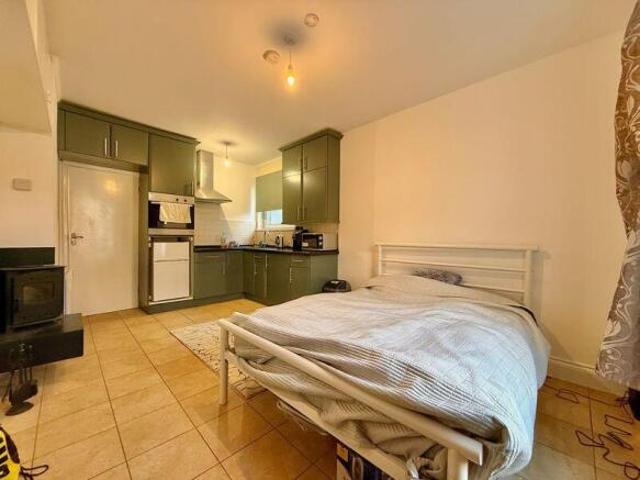 Studio for sale in Mount Wise