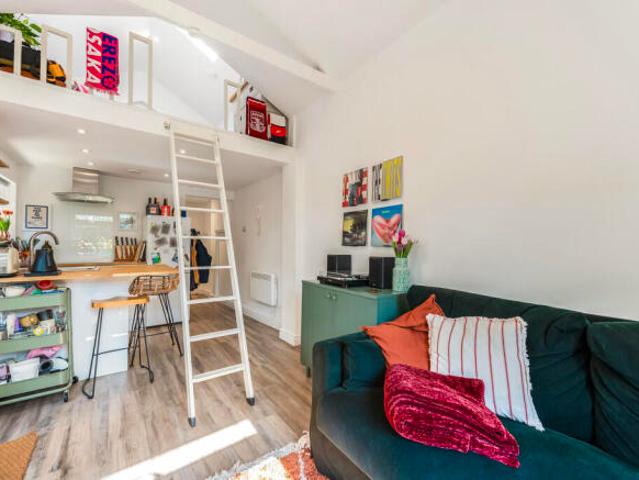Studio for sale in Hampshire