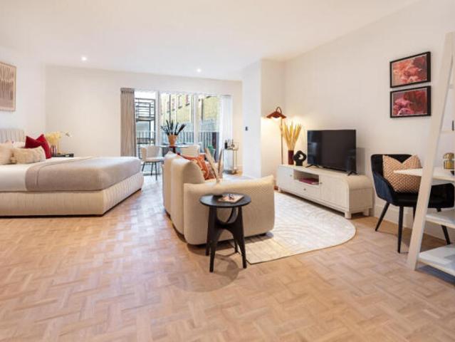 Studio for sale in Battersea, Greater London