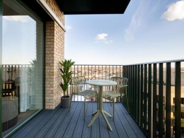 Studio for sale in London Borough of Wandsworth, Greater London