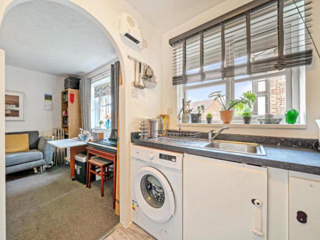 Studio for sale in Dartford, Kent