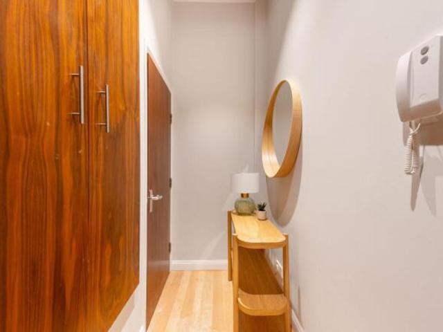 Studio for sale in Cat Hill