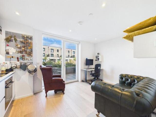 Studio for sale in Charfield