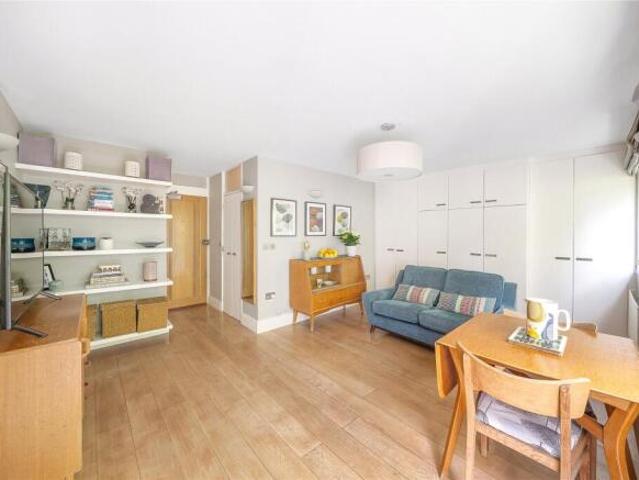 Studio for sale in Cat Hill