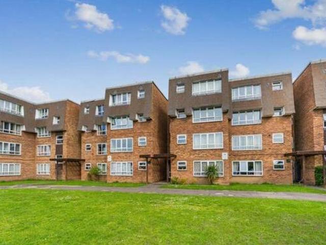 House for sale in London Borough of Hounslow, Feltham