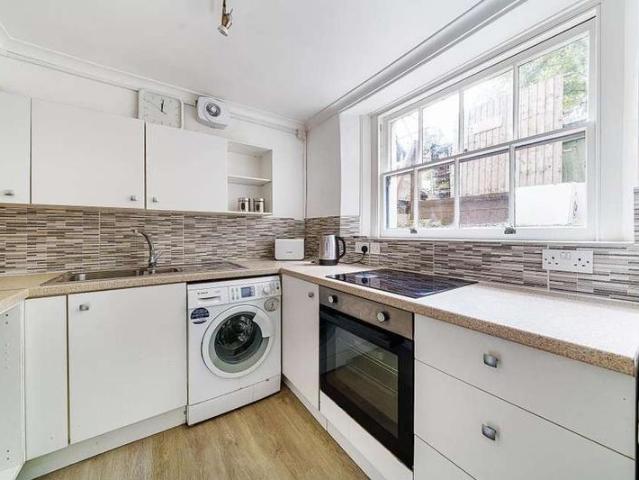 Apartment for sale in Berrylands