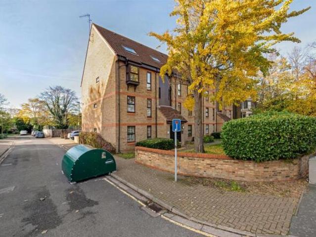 Flat for sale in East Greenwich, Greater London