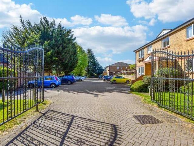 Studio for sale in Midway, Kent
