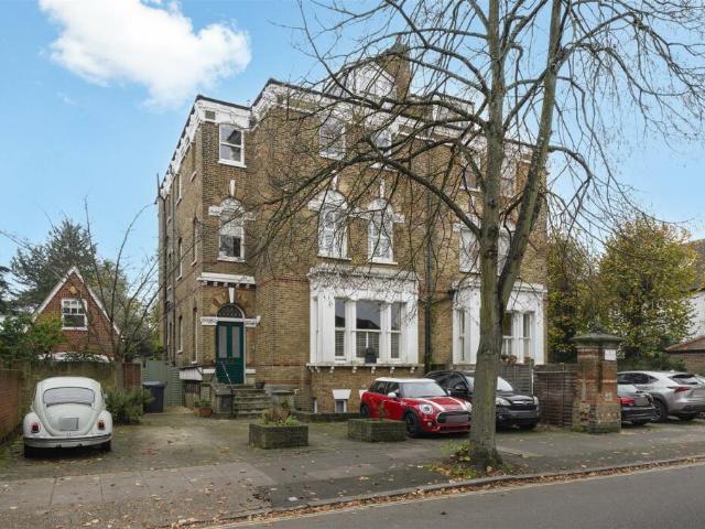 Studio for sale in Twickenham
