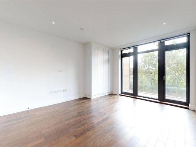 Flat for sale in Uxbridge, Greater London
