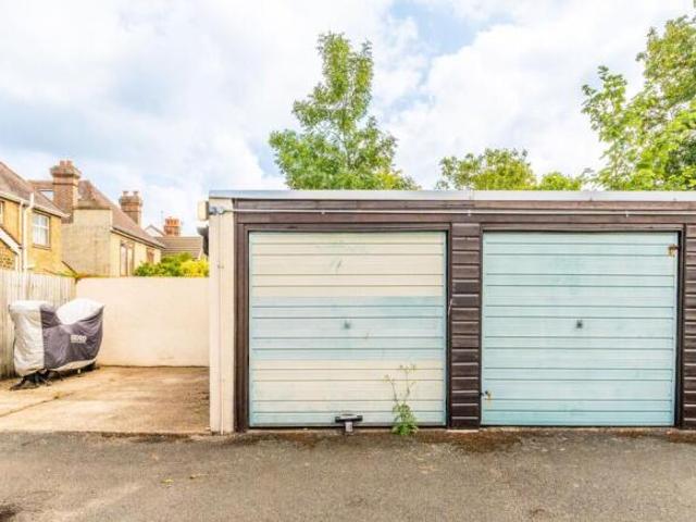 Studio for sale in London Borough of Croydon, Thornton Heath