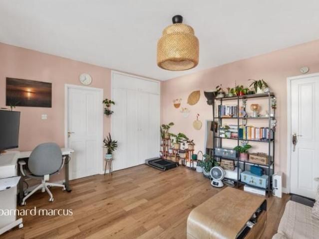 Studio for sale in Greater London