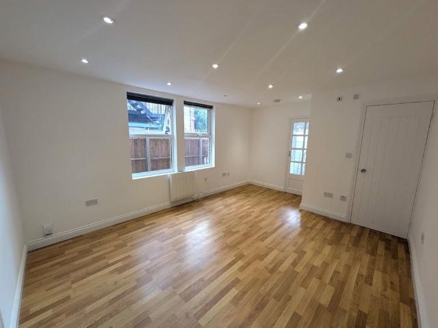 Apartment for rent in Palmers Green, Greater London