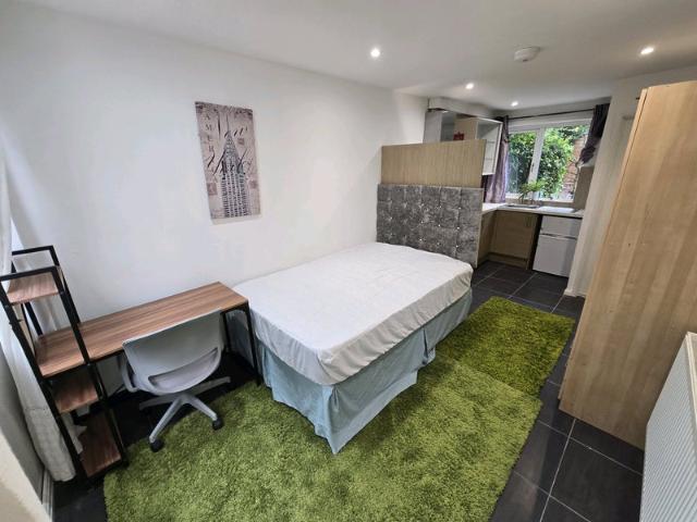 Studio for rent in Harborne, West Midlands