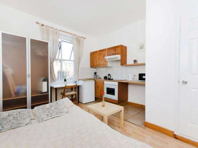 Studio for rent in Earl's Court, Greater London