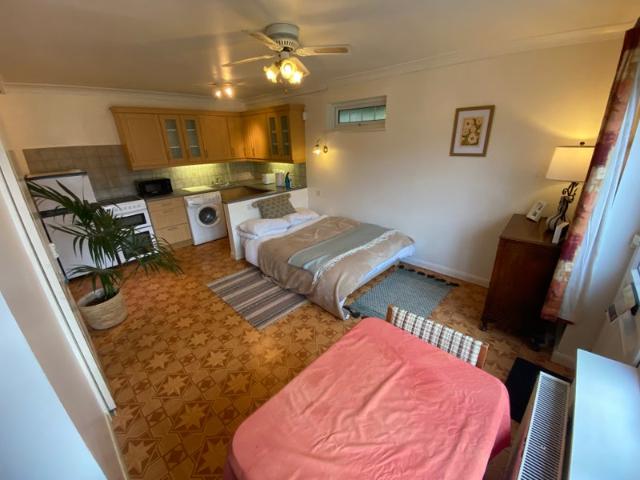 Studio for rent in Elmstead, Greater London