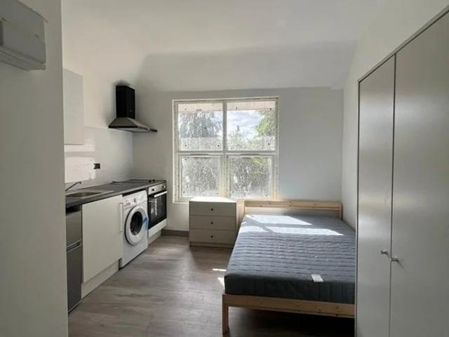 Studio for rent in Barton, Leicestershire