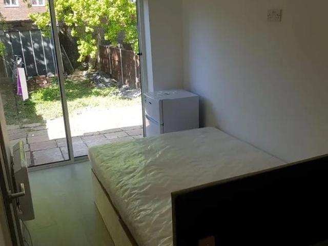 Studio for rent in Wealdstone, Greater London