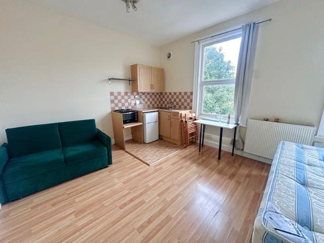 Studio for rent in Shepherd's Bush, Greater London