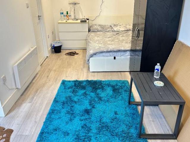Studio for rent in Cowley, Greater London