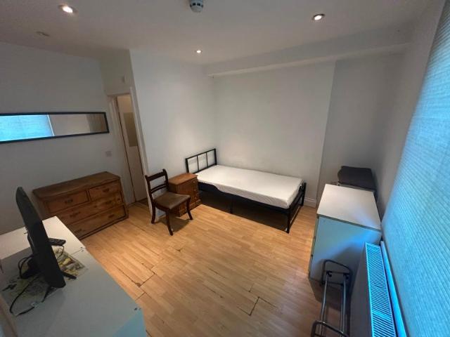 Studio for rent in West Kensington, Greater London
