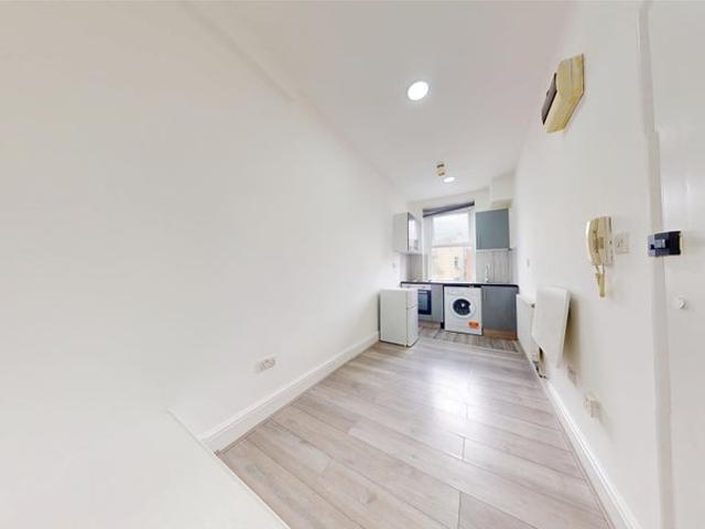 Studio for rent in Mapesbury, Greater London