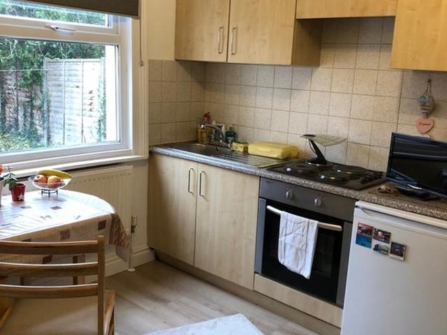 Studio for rent in Queen's Park, Brondesbury Park