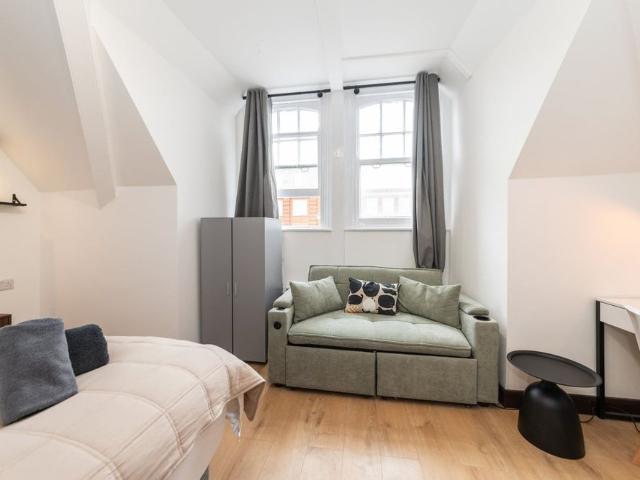 Apartment for rent in Kensington, Greater London