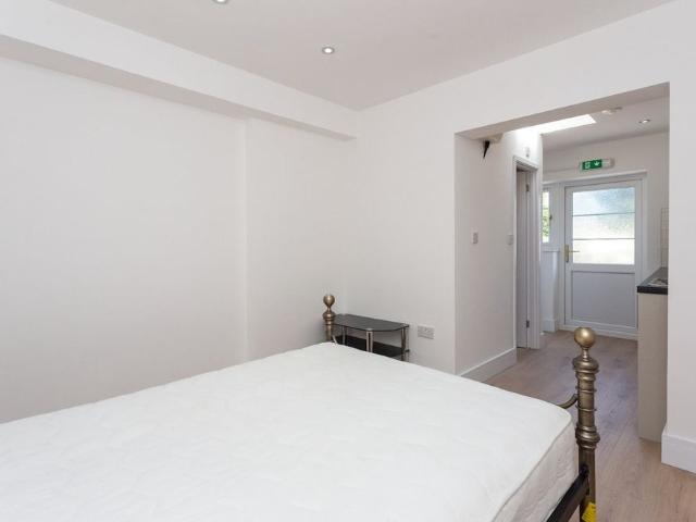 Apartment for rent in Lane, Greater London