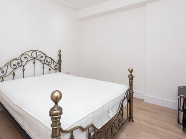 Apartment for rent in Lane, Greater London