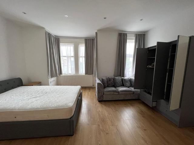 Apartment for rent in Lane, Greater London