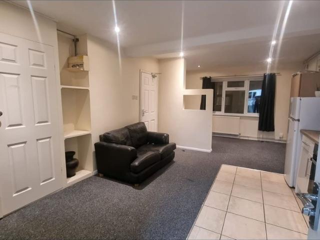 Apartment for rent in Gants Hill, Greater London