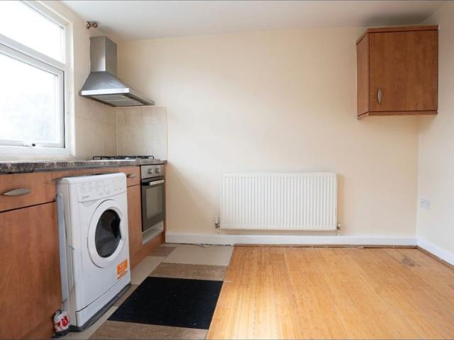 Apartment for rent in Furzedown, Greater London