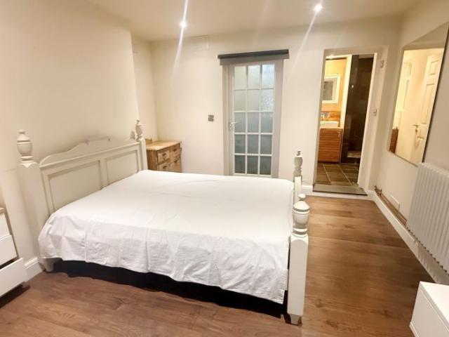 Studio for rent in Aldrington
