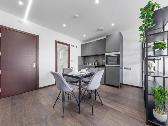 Apartment for rent in Temple Fortune, Greater London