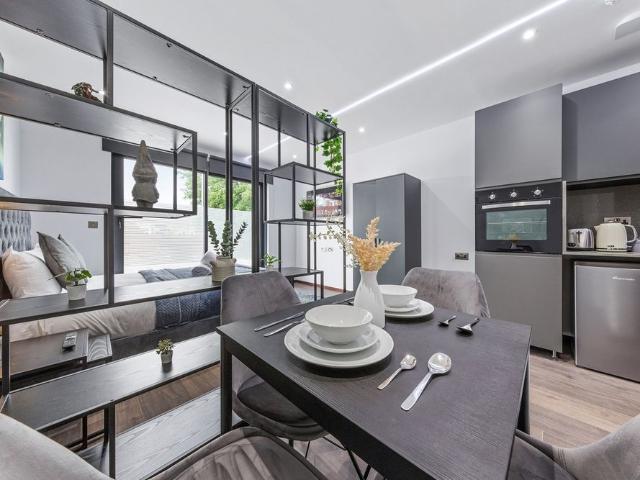 Apartment for rent in Temple Fortune, Greater London