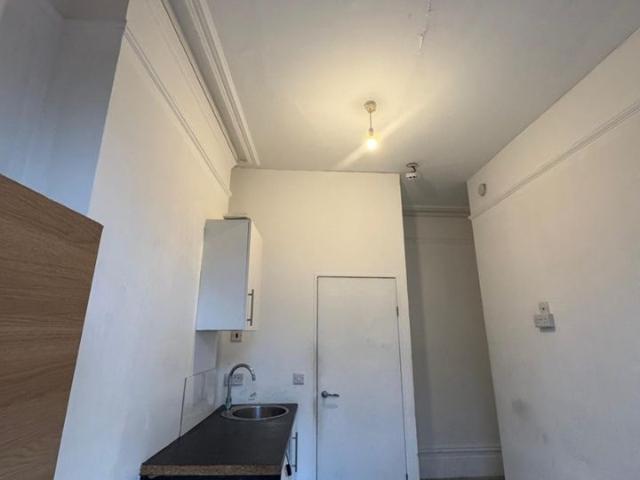 Apartment for rent in London Borough of Croydon, Cat Hill