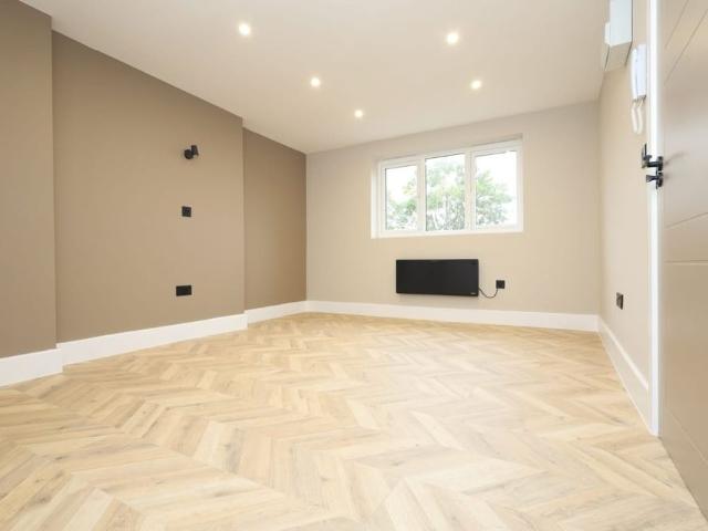 Apartment for rent in Greenhill, Greater London