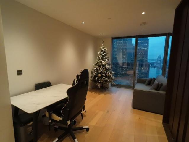 Apartment for rent in Poplar Grove, Greater London