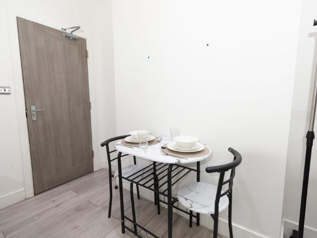Apartment for rent in Furzedown, Greater London