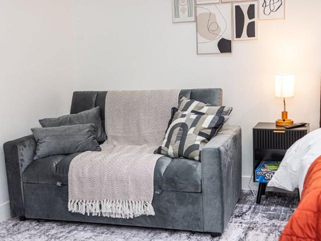 Apartment for rent in Furzedown, Greater London