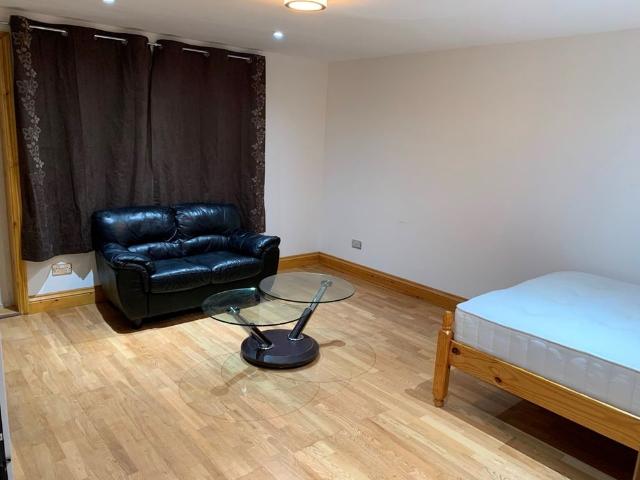 Apartment for rent in London Borough of Croydon, Thornton Heath